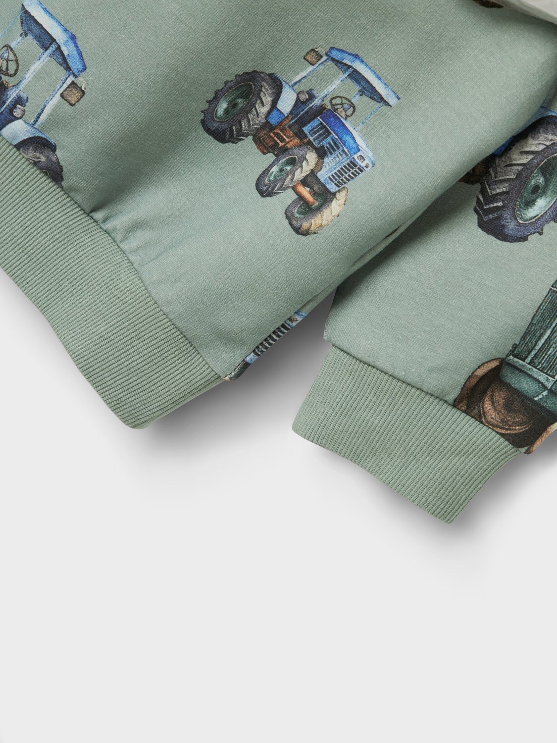 model_shot-front_full